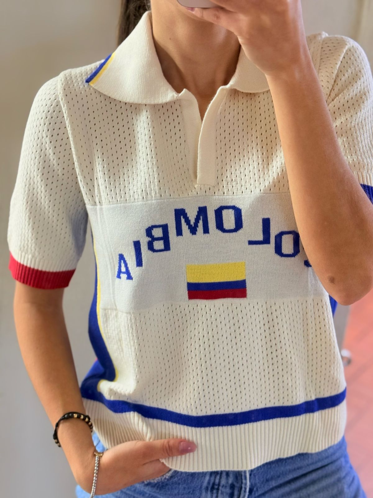 Buzo tricolor